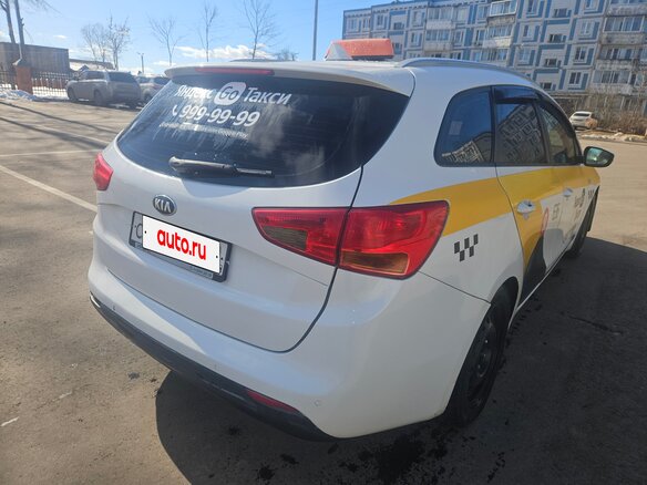 2017 Kia Ceed II Рестайлинг, белый, 820000 рублей - вид 6