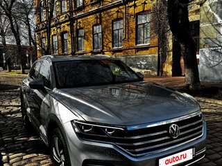 2020 Volkswagen Touareg III, серебристый, 5350000 рублей, вид 1