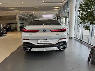 2025 BMW X6 40i III (G06) Рестайлинг, белый, 15142530 рублей, вид 4