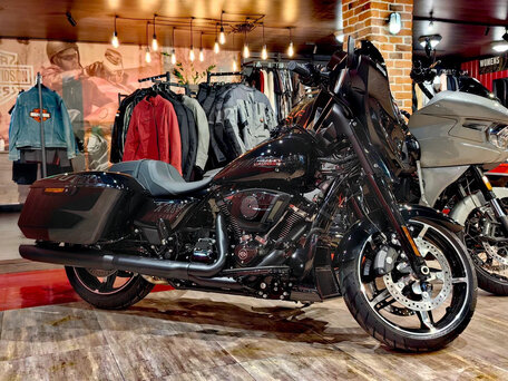 2024 Harley-Davidson Street Glide, чёрный, 3950000 рублей, вид 2
