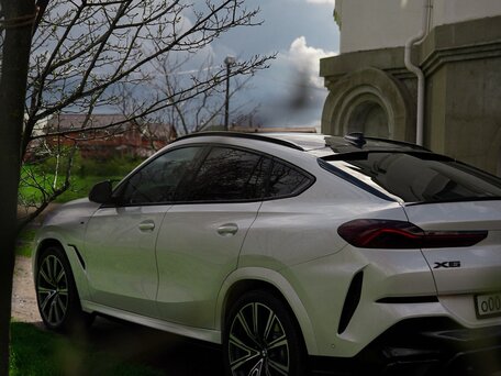 2021 BMW X6 40i III (G06), белый, 9500000 рублей, вид 5