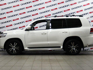2016 Toyota Land Cruiser 200 Series Рестайлинг 2, белый, 5465750 рублей, вид 3