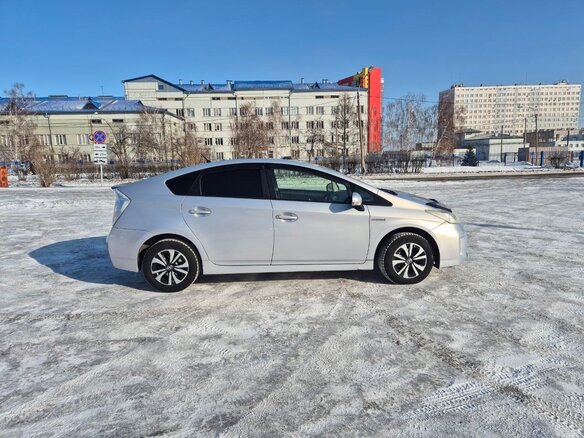 2012 Toyota Prius III Рестайлинг (XW30), серый, 1000000 рублей - вид 3