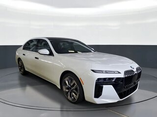2025 BMW 7 серии 760i xDrive VII (G70), белый, 17814372 рублей, вид 4