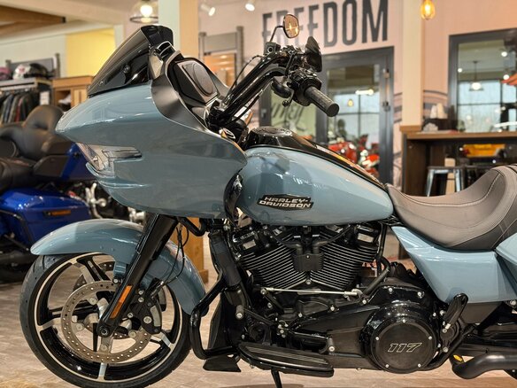 2024 Harley-Davidson Road Glide, голубой, 3600000 рублей - вид 9