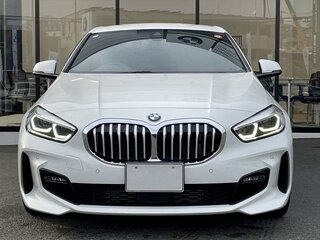 2022 BMW 1 серии 118i III (F40), белый, 1474000 рублей, вид 2