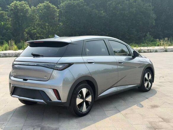 2025 BYD Dolphin 45.12 kWh I Рестайлинг, серебристый, 1840000 рублей - вид 5