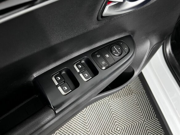 2018 Kia Rio X-Line IV, белый, 1550000 рублей - вид 17