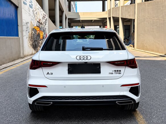 2022 Audi A3 Sportback 35 TFSI IV (8Y), белый, 1960007 рублей - вид 4