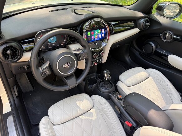2021 Mini Cabrio Cooper III Рестайлинг, белый, 2700000 рублей - вид 14
