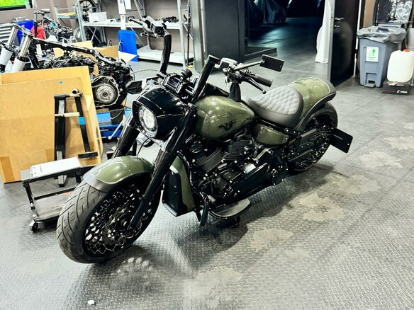 2023 Harley-Davidson Fat Boy, зелёный, 6800000 рублей - вид 9