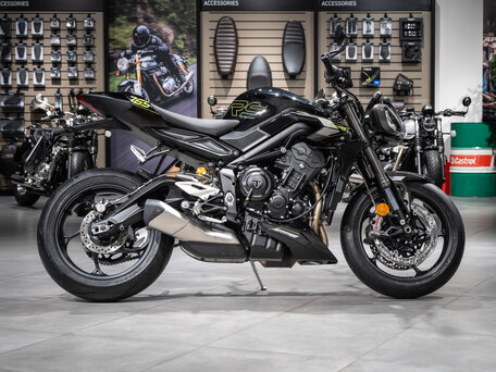 2026 Triumph Street Triple, чёрный, 1980000 рублей, вид 2