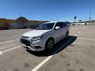 2022 Mitsubishi Outlander III Рестайлинг 3, белый, 2500000 рублей, вид 4