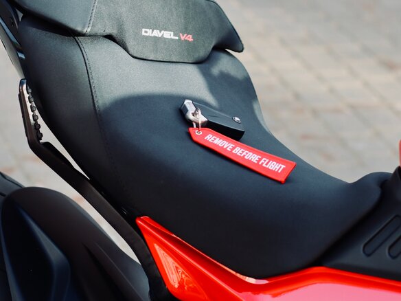 2024 Ducati Diavel V4, красный, 2419787 рублей - вид 21
