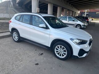 2021 BMW X1 18i sDrive II (F48) Рестайлинг, белый, 2500000 рублей, вид 2
