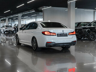 2021 BMW 5 серии 520i VII (G30/G31/G38) Рестайлинг, белый, 3350000 рублей, вид 5