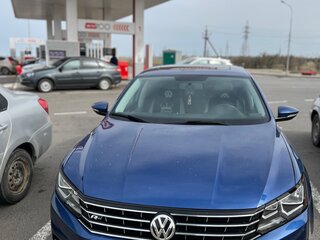 2017 Volkswagen Passat (North America and China) I Рестайлинг, синий, 2100000 рублей, вид 3