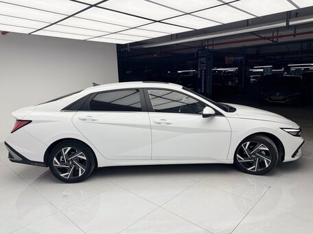 2023 Hyundai Elantra VII (CN7) Рестайлинг, белый, 1626000 рублей, вид 4