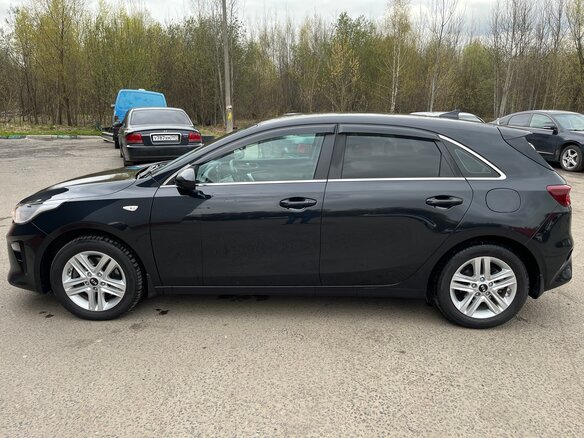 2019 Kia Ceed III, чёрный - вид 3