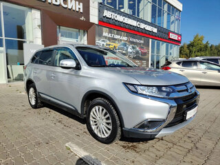 2018 Mitsubishi Outlander III Рестайлинг 3, серебристый, 2042500 рублей, вид 4