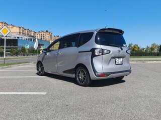 2015 Toyota Sienta II, серебристый, 1260000 рублей, вид 5