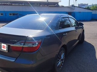 2015 Toyota Camry VII (XV50) Рестайлинг, серый, 2050000 рублей, вид 4