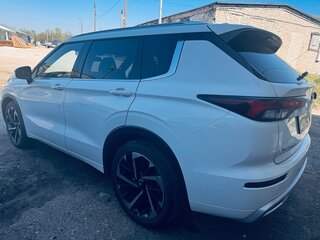 2023 Mitsubishi Outlander IV, белый, 4590000 рублей, вид 3