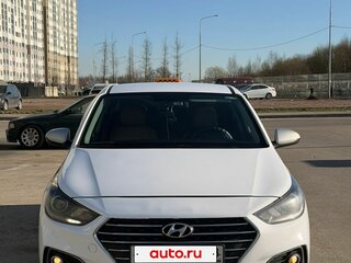 2017 Hyundai Solaris II, серебристый, 780000 рублей, вид 2