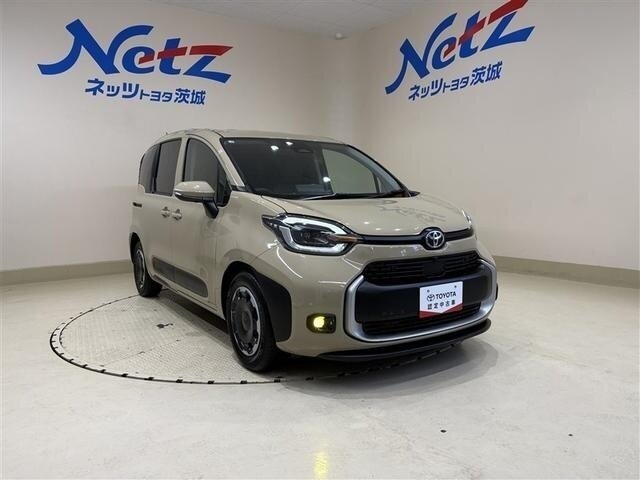 Открыть фотографии: Toyota Sienta III