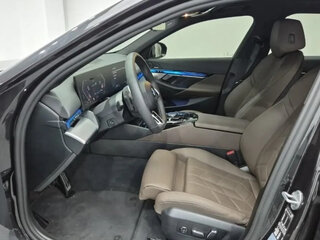 2025 BMW 5 серии 520i VIII (G60/G61/G68), чёрный, 6600777 рублей, вид 5