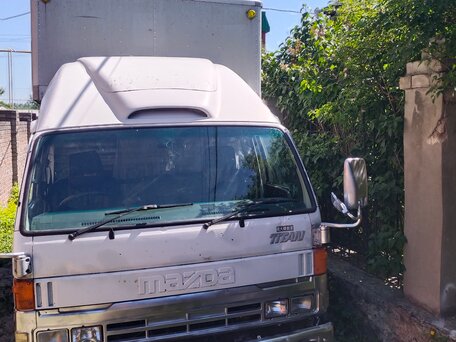 1996 Mazda Titan, белый, 1285000 рублей, вид 3