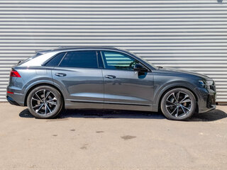 2024 Audi Q8 55 TFSI I (4M) Рестайлинг, серый, 9745000 рублей, вид 4