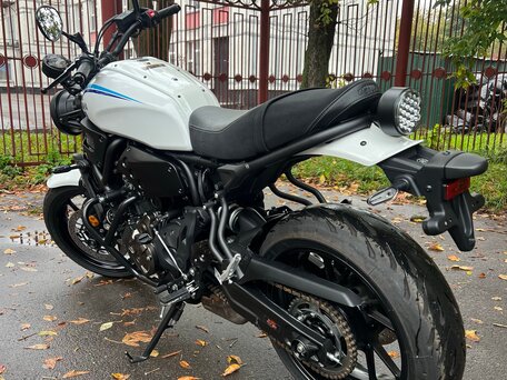 2022 Yamaha XSR700, белый, 795000 рублей, вид 3