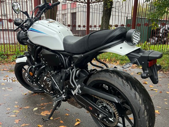 2022 Yamaha XSR700, белый, 795000 рублей - вид 2