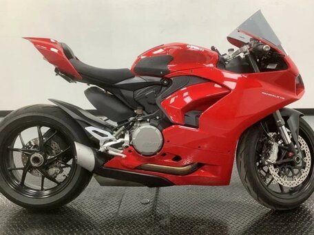 2020 Ducati Panigale V2, красный, 1700000 рублей, вид 1