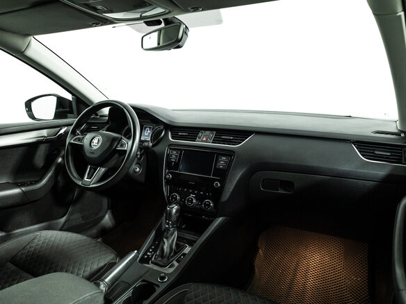 2017 Skoda Octavia III (A7) Рестайлинг, белый - вид 8