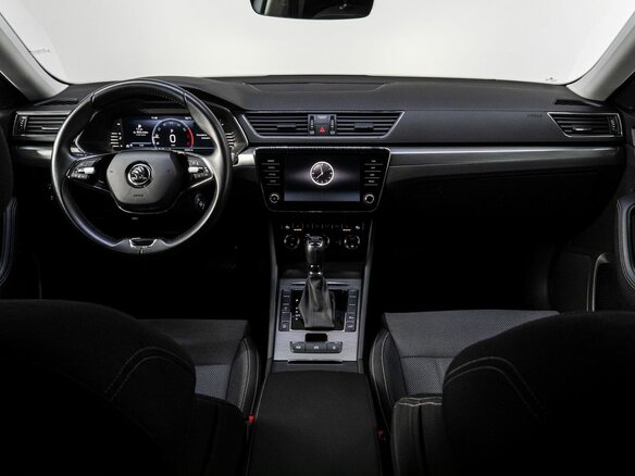2021 Skoda Superb III Рестайлинг, белый, 2865000 рублей - вид 17