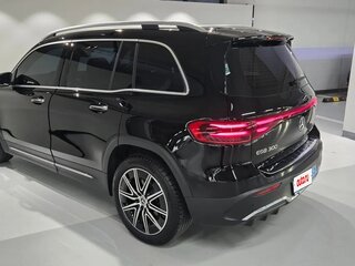 2026 Mercedes-Benz EQB 300 I Рестайлинг, чёрный, 6500750 рублей, вид 5