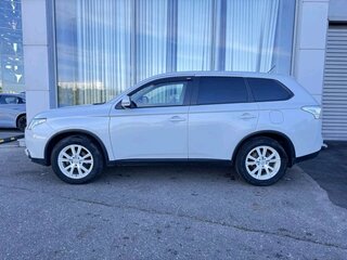 2014 Mitsubishi Outlander III Рестайлинг, белый, 1325000 рублей, вид 4
