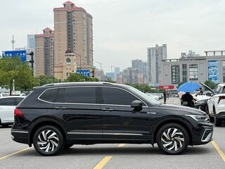 2022 Volkswagen Tiguan L II Рестайлинг (China Market), чёрный, 2900000 рублей, вид 4