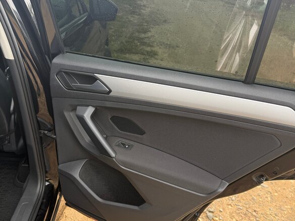 2020 Volkswagen Tiguan II, чёрный - вид 19