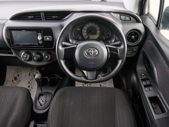 2017 Toyota Vitz III (XP130) Рестайлинг 2, белый, 879000 рублей - вид 13