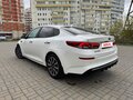 2019 Kia Optima IV Рестайлинг, белый, 2300000 рублей - вид 6