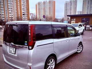 2015 Toyota Noah III (R80), серый, 1800000 рублей, вид 3