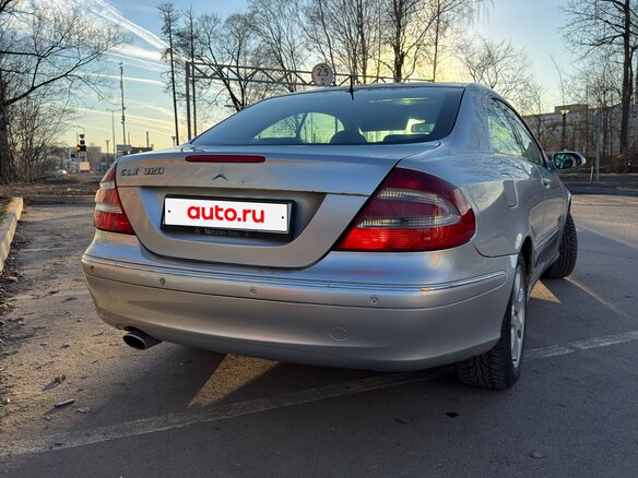 2002 Mercedes-Benz CLK-Класс 320 II (W209), серебристый, 780000 рублей - вид 2