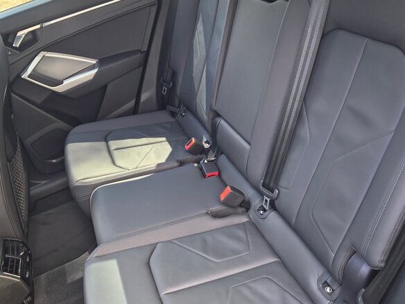 2024 Audi Q3 45 TFSI II (F3), чёрный, 2907000 рублей - вид 21