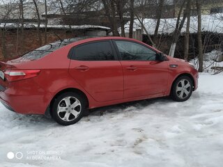 2013 Kia Rio III, красный, 555000 рублей, вид 3