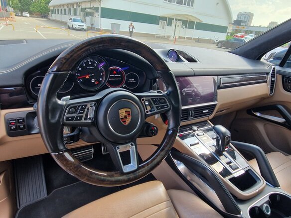 2018 Porsche Cayenne Turbo III, голубой, 9050000 рублей - вид 13
