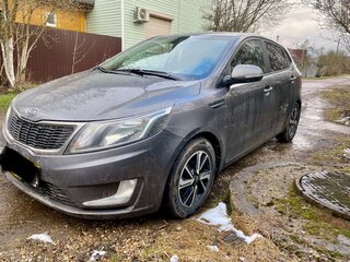 2013 Kia Rio 4-speed III, серый, 855000 рублей, вид 1