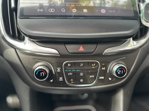 2018 Chevrolet Equinox III, оранжевый, 1780000 рублей - вид 17